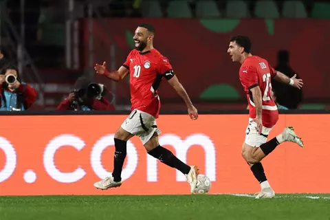 تأجيل عودته للريدز.. ردود أفعال صحف إنجلترا على صعود محمد صلاح لربع نهائي الكان